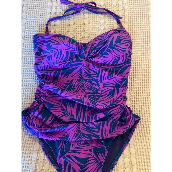Old Navy One piece Halter Style Top Swimsuit w/ ruching on sides size Medium - Picture 2 of 6